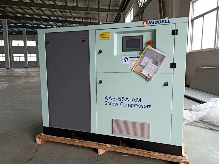 漢(han)鐘永(yong)磁變(bian)頻空(kong)壓機(ji)安裝(zhuang)現場(chang)